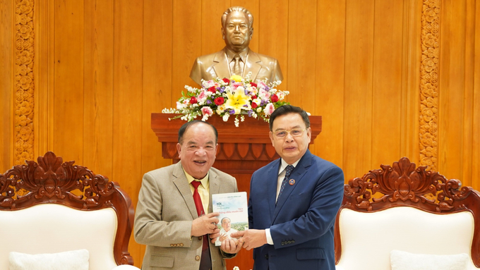 Chủ tịch Quốc hội Lào Xaysomphone Phomvihane khẳng định sự hợp tác của tập đoàn Quế Lâm và Tập đoàn Phongsavanh chắc chắn sẽ thành công, đạt nhiều kết quả tốt đẹp. Ảnh: Hoàng Anh.