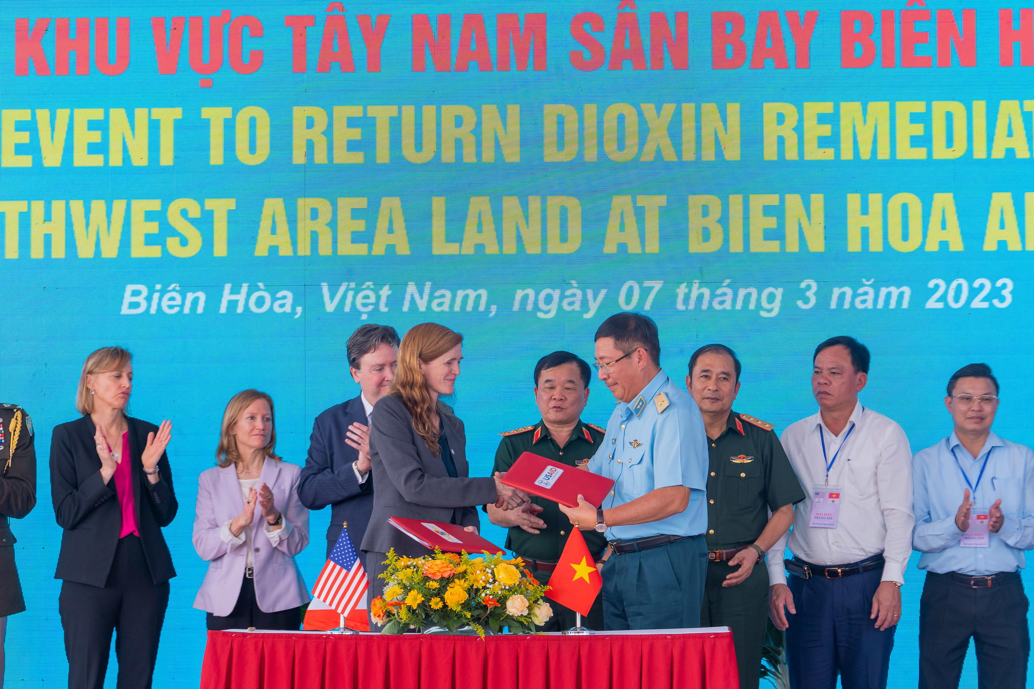 Hoa Kỳ tài trợ thêm 73 triệu USD xử lý dioxin tại sân bay Biên Hòa ngày 7/3. Ảnh: US Embassy Hanoi.