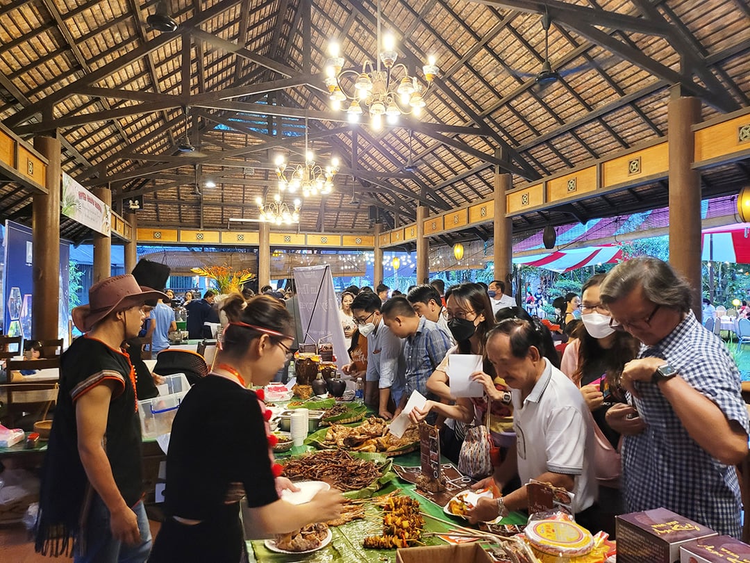 Với trên 350 món ăn, thức uống đặc trưng vùng miền, Lễ hội văn hóa ẩm thực, món ngon Saigontourist Group 2023 hứa hẹn là điểm đến thú vị của người dân và du khách TP.HCM. 