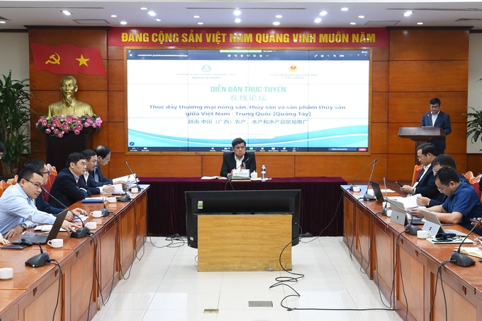 Thứ trưởng Bộ NN-PTNT Trần Thanh Nam chủ trì Diễn đàn.