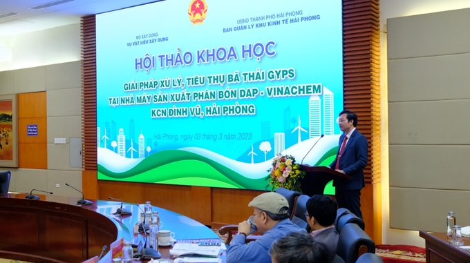 Ông Nguyễn Ngọc Sơn, Phó Tổng Giám đốc Công ty Cổ phần DAP - Vinachem đề xuất các giải pháp trong việc xử lý hiệu quả bã thải gyps.