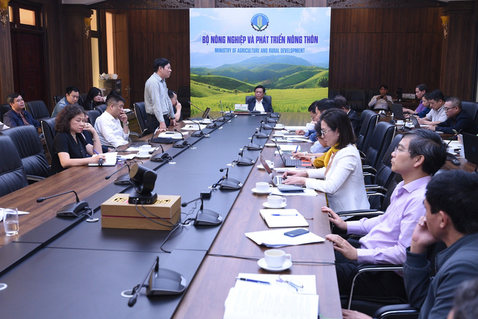 The Ministry of Agriculture and Rural Development held a meeting with pertinent units to accelerate the implementation of the 180-day Action Plan on IUU. Photo: Tung Dinh.