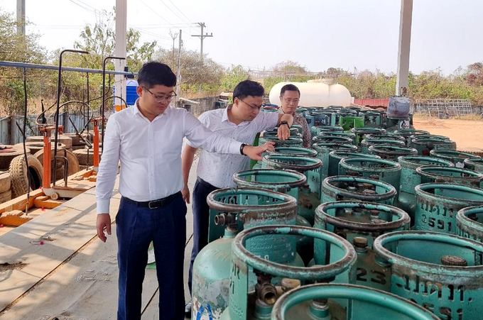 Đoàn công tác PV GAS tham quan Trạm chiết nạp LPG của Công ty Sunbin Gas.