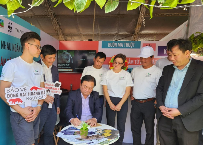'Towards the goal of biodiversity conservation, the Government of Vietnam holds a strong commitment to protecting endangered wildlife. Vietnamese! Let’s show our responsibility and civilized behavior regarding this matter!' - Minister of Agriculture and Rural Development Le Minh Hoa