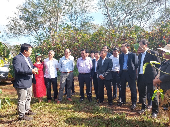Bộ trưởng Bộ NN-PTNT Lê Minh Hoan cùng đoàn công tác đến thăm và làm việc với Viện Khoa học Kỹ thuật Nông Lâm nghiệp Tây Nguyên (WASI).