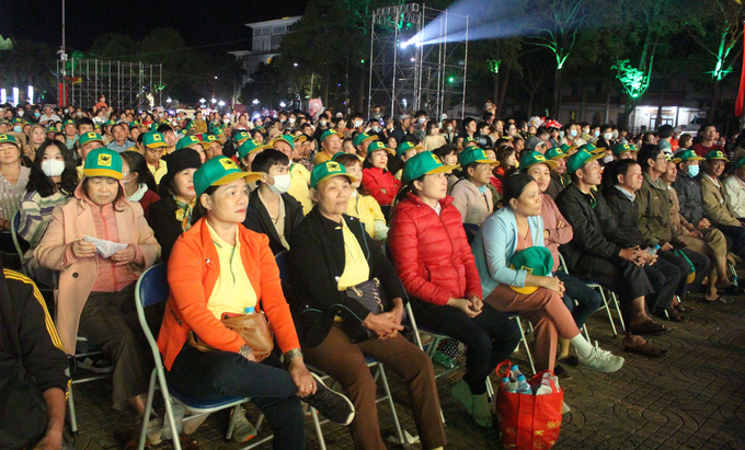 Hơn một nghìn khán giả tham gia cổ vũ cho cuộc thi. Ảnh: Quang Yên.