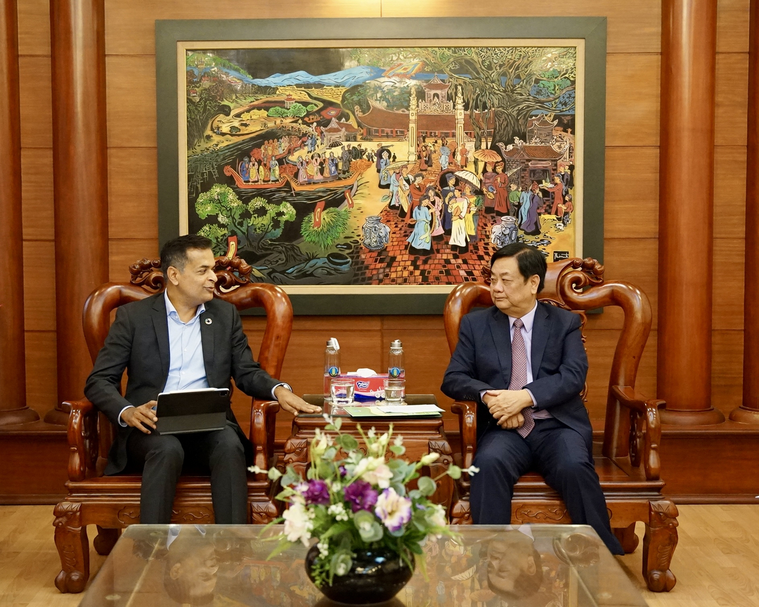 Bộ trưởng Bộ NN-PTNT Lê Minh Hoan (bên phải) tiếp và làm việc với ông Binu Jacob, Tổng Giám đốc Nestlé Việt Nam. Ảnh: Linh Linh.