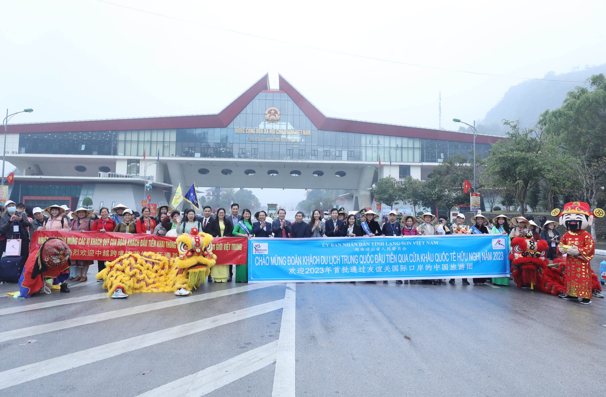 Sự kiện đón đoàn khách du lịch Trung Quốc đầu tiên đến Lạng Sơn sau dịch Covid-19.