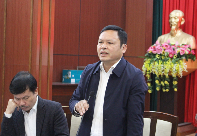 Ông Tạ Văn Tường, Phó Giám đốc Sở NN-PTNT Hà Nội (đứng) cho rằng, để hợp tác công tư thành công thì các chủ thể tham gia phải hoàn thiện hoạt động của mình. Ảnh: Phạm Huy.