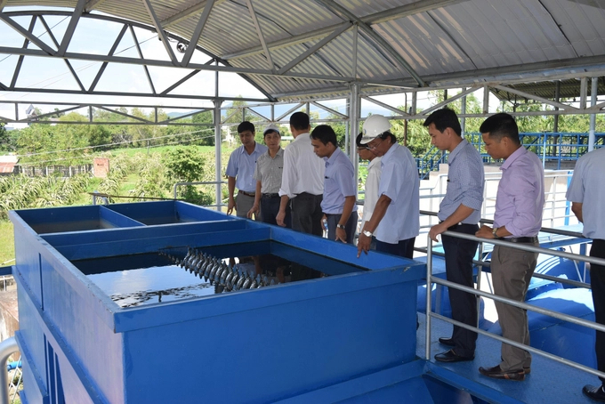 Trung tâm Nước sạch và Vệ sinh môi trường nông thôn Bình Thuận đang nỗ lực cấp nước sinh hoạt cho người dân trong mùa khô. Ảnh: KS.