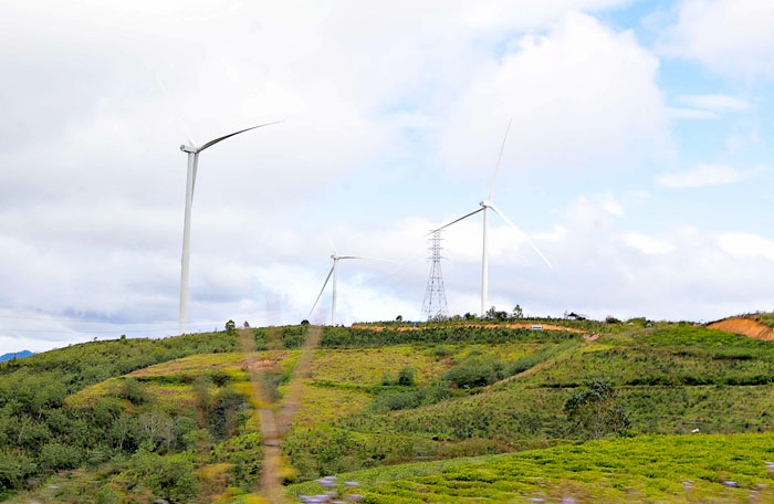 Công ty điện gió ở Lâm Đồng vừa bị UBND tỉnh Lâm Đồng ra quyết định xử phạt với tổng số tiền trên 1,4 tỷ đồng do chiếm dụng 9ha đất nông nghiệp, đất rừng phòng hộ.