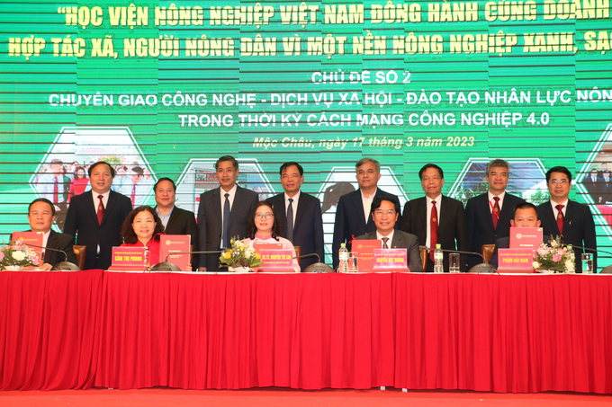 Lễ ký kết hợp tác giữa Học viện Nông nghiệp Việt Nam và các doanh nghiệp, HTX,... Ảnh: HG.