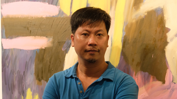 Nhà thơ Bùi Chát được phép triển lãm '32 tranh cùng khổ chín lăm mét ba'.