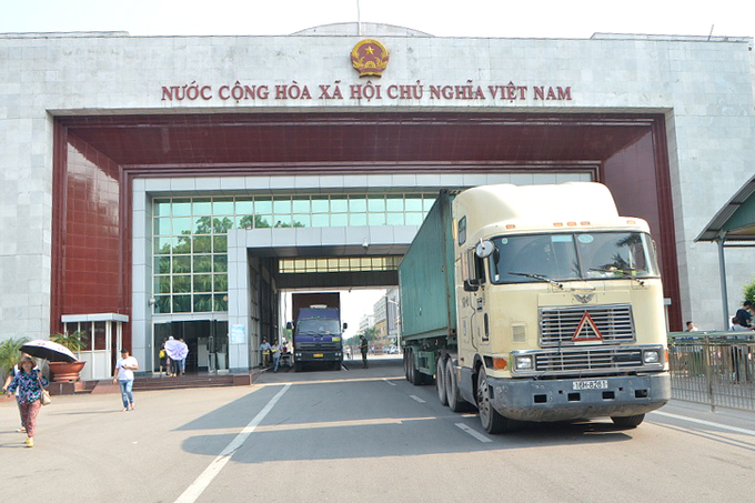Cửa khẩu Đông Hưng (phía Việt Nam là cửa khẩu Móng Cái) được phép nhập khẩu lương thực vào Quảng Tây, Trung Quốc.
