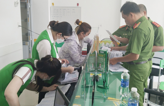 Công an trong tỉnh Bạc Liêu vừa đồng loạt kiểm tra 8 địa điểm kinh doanh của Công ty F88 trên địa bàn. Ảnh: Hải Linh.