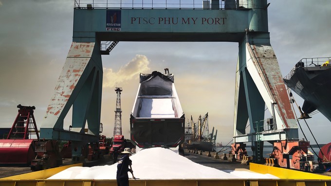 The 19,000 tons of Phu My urea were exported on March 15, which is PVFCCo's first bulk export consignment in 2023. Photo: Duc Trung.