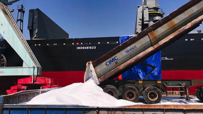 PVFCCo's first export of 19,000 tons of urea in 2023 is regarded as a significant event for this company in particular and the Vietnamese fertilizer market in general. Photo: Duc Trung.