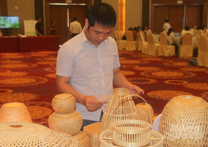 Chất lượng, mẫu mã các sản phẩm từ cây tre ở các vùng dự án đã chinh phục được người tiêu dùng. Ảnh: Việt Khánh.