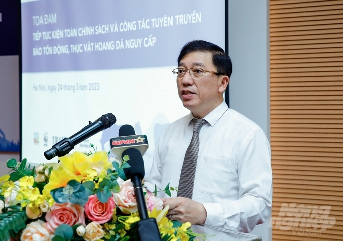Mr. Nguyen Tuan Anh, Standing Deputy Head of the Delegate Affairs Committee, making a speech at the high-level seminar with the National Assembly of Vietnam on consolidating policies and propaganda for the conservation of endangered wildlife. Photo: Quang Dung.