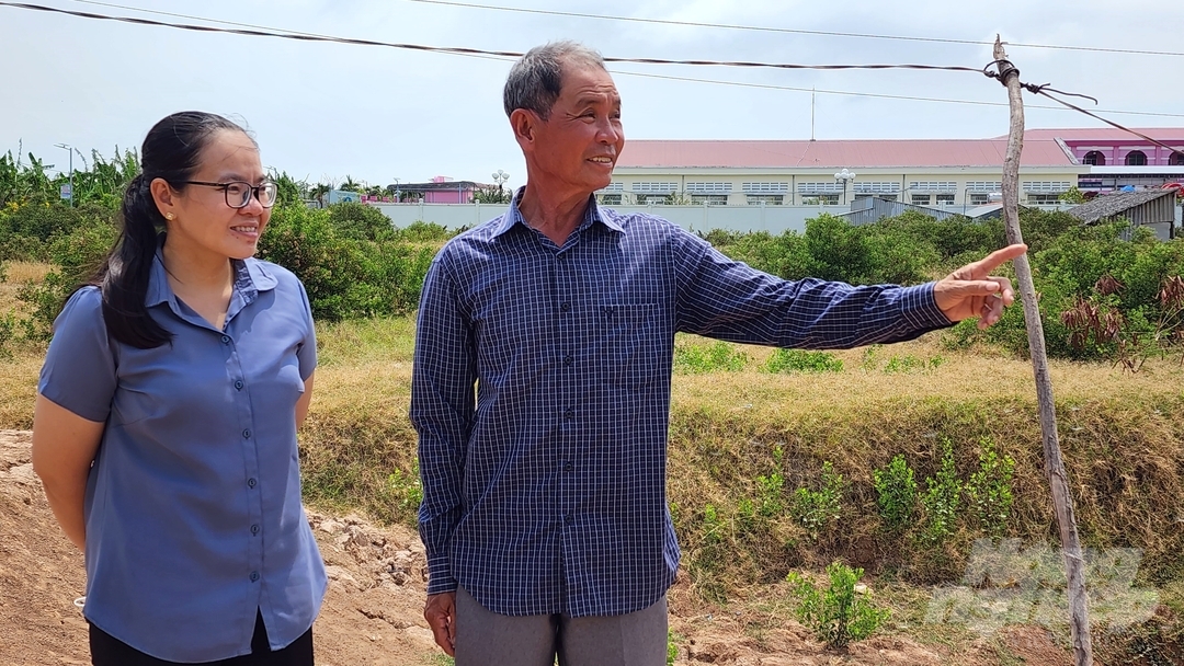 Ông Bùi Thanh Hoàng sau khi được ngành chức năng khuyến cáo và vận động chuyển đổi nghề, ông quyết định bán tàu cá, lên bờ phát triển kinh tế. Ảnh: Văn Vũ.