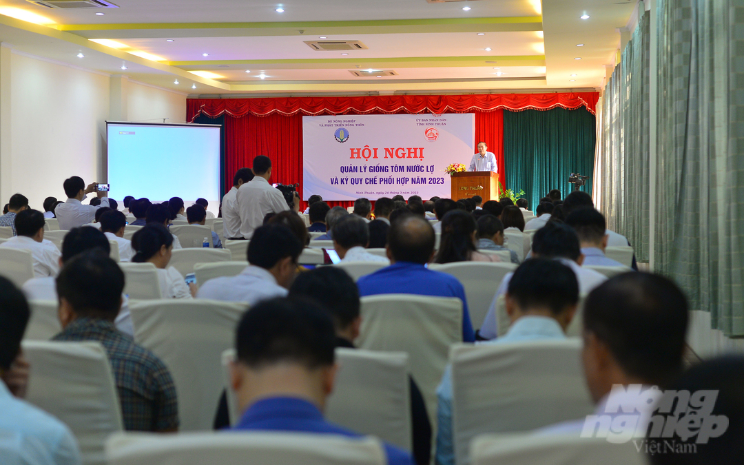 Hội nghị Quản lý giống tôm nước lợ và ký quy chế phối hợp năm 2023 được Bộ NN-PTNT phối hợp UBND tỉnh Ninh Thuận tổ chức sáng 24/3. Ảnh: Minh Hậu.