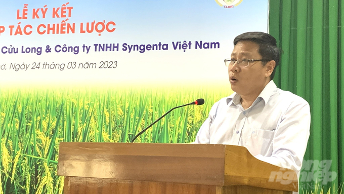 TS Trần Ngọc Thạch, Viện trưởng Viện Lúa ĐBSCL phát biểu tại buổi lễ ký kết hợp tác. Ảnh: Hồ Thảo.
