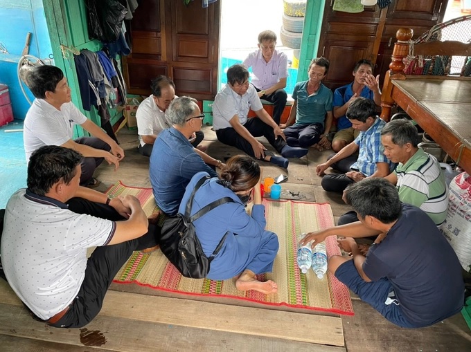 Binh Dinh authorities come to Tien Giang to mobilize fishermen not to violate IUU fishing regulations. Photo: V.D.T.