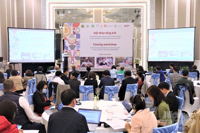 Hội thảo tổng kết Dự án 'Các phương pháp tiếp cận dựa vào thị trường nhằm cải thiện an toàn của thịt lợn tại Việt Nam' (SafePORK) ngày 28/3. Ảnh: Phạm Hiếu.