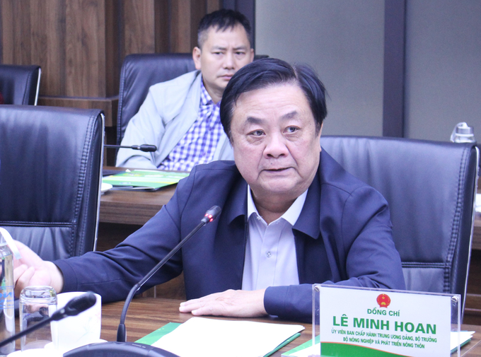 Theo Bộ trưởng Bộ NN-PTNT Lê Minh Hoan, chương trình phối hợp giữa Bộ NN-PTNT và Agribank sẽ gợi mở nhiều ý tưởng mới để gia tăng nguồn lực, phục vụ đắc lực cho sự nghiệp phát triển nông nghiệp, nông thôn, nông dân. Ảnh: Trung Quân.