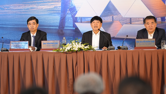 Đại hội diễn ra dưới sự chủ trì của chủ tịch đoàn gồm ông Trần Đình Long – Chủ tịch HĐQT, ông Nguyễn Mạnh Tuấn – Phó Chủ tịch và ông Nguyễn Việt Thắng – Tổng Giám đốc.