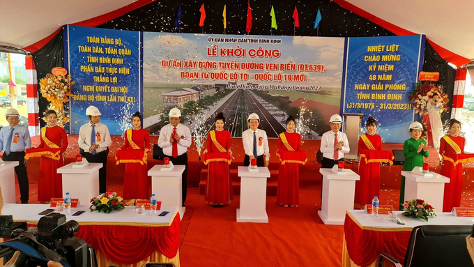 UBND tỉnh Bình Định làm lễ khởi công tuyến đường ven biển (ĐT 639) đoạn từ QL 1D-QL 19 mới. Ảnh: V.Đ.T.