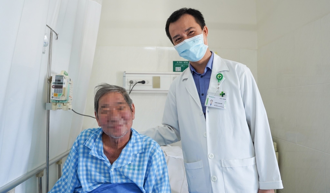 ThS.BS Lương Công Hiếu, Khoa Tim mạch - Lồng ngực, Bệnh viện Hoàn Mỹ Sài Gòn điều trị thành công cho một bệnh nhân bị phình động mạch chủ. Ảnh: BVCC.