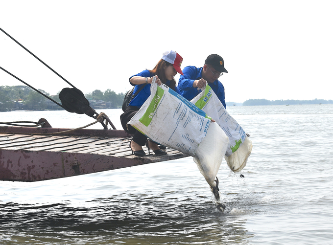 Thông qua hoạt động này góp phần nâng cao nhận thức cộng đồng, đặc biệt là thế hệ trẻ đối với công tác bảo vệ và phát triển nguồn lợi thủy sån. Ảnh: Hồ Thảo.