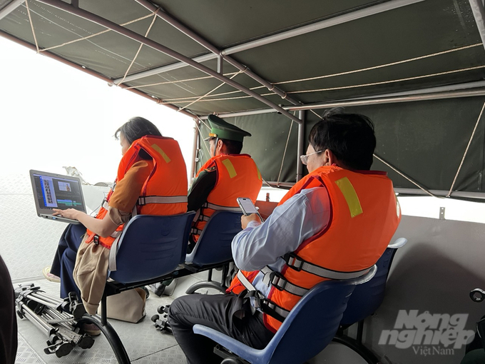 Lãnh đạo UBND TP Hải Phòng ra hiện trường trực tiếp chỉ đạo các lực lượng tìm kiếm cứu nạn.