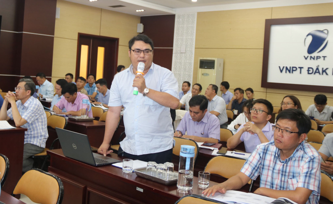 Các đại biểu góp ý để hoàn thiện phần mềm Báo cáo đánh giá tiêu chí NTM. Ảnh: Quang Yên.