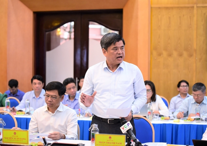 Deputy Minister Tran Thanh Nam emphasizes the link between the development of cooperatives and raw material areas.