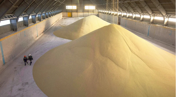 Piles of phosphate fertilizer granules in a storage warehouse at a fertilizer plant in Cherepovets, Russia. Photo: Andrey Rudakov/Bloomberg/Getty Images