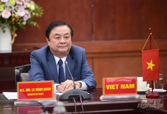 Bộ trưởng Lê Minh Hoan tham gia Hội nghị bàn tròn Lãnh đạo quốc gia hồi tháng 7/2021, nhằm chuẩn bị cho Hội nghị thượng đỉnh về Hệ thống lương thực, thực phẩm diễn ra vào tháng 9/2021. Ảnh: Tùng Đinh.