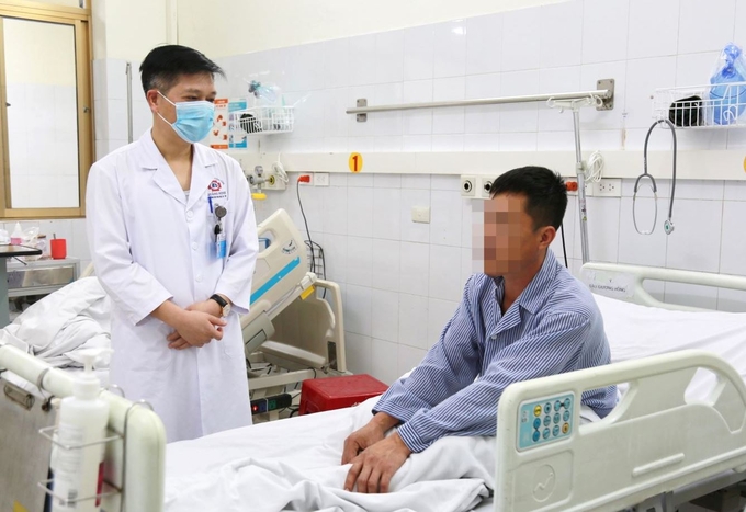 Một bệnh nhân ngộ độc so biển ở Quảng Ninh. Ảnh: Đức Túy.