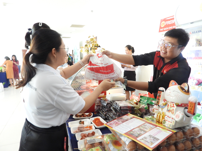 Sản phẩm thịt heo chế biến của cửa hàng Cp Fresh Shop của công ty CP tại Tây Ninh. Ảnh: Trần Trung.