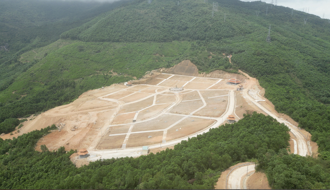Toàn cảnh dự án 'Hạ tầng mở rộng nghĩa trang nhân dân Trường Đồng' chưa chuyển đổi mục đích sử dụng rừng nhưng đã thi công gần hoàn thiện giai đoạn 1. Ảnh: CĐ.