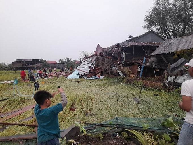 Hơn 100 căn nhà của người dân bị thiệt hại do dông lốc vừa xảy ra trên địa bàn tỉnh Gia Lai. Ảnh: Đ.L.