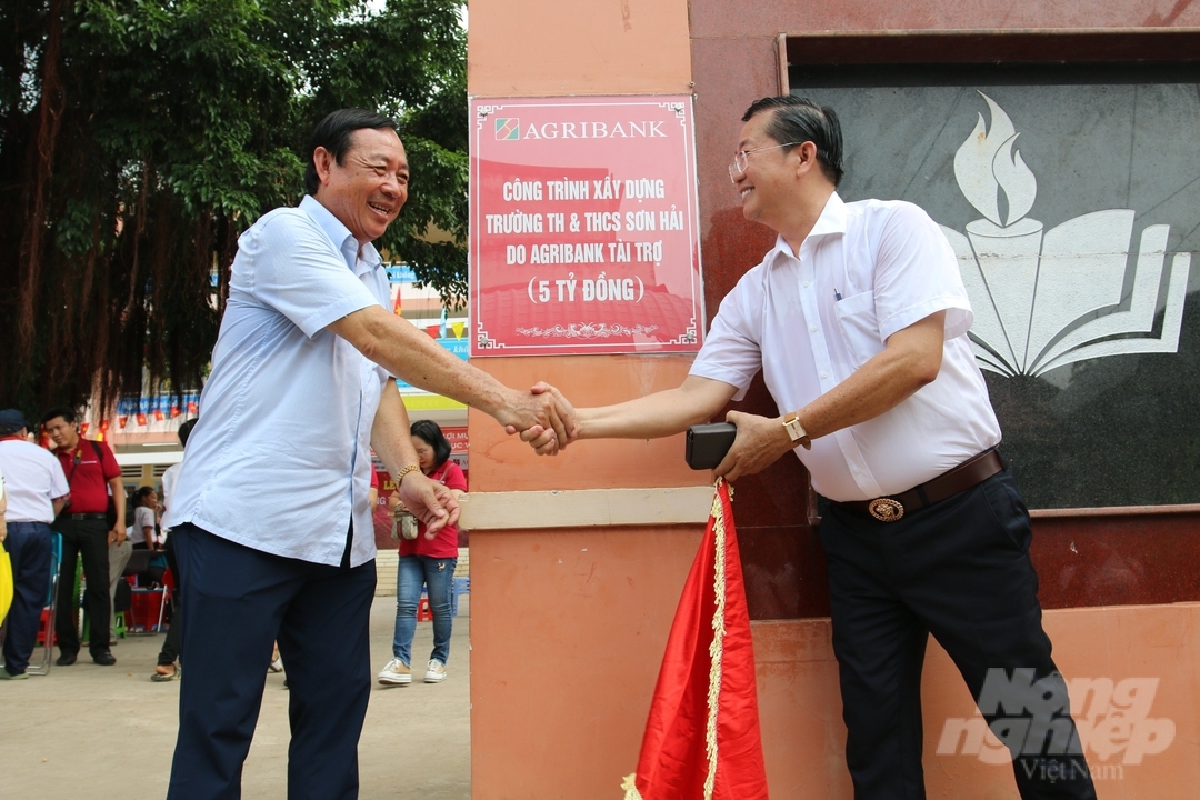 Trường tiểu học và trung học cơ sở Sơn Hải được xây dựng mới với 18 phòng học, 3 phòng bộ môn, khu hiệu bộ và nhiều hạng mục công trình phụ trợ. Ảnh: Minh Khương.