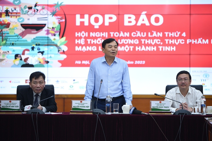 Thứ trưởng Bộ NN-PTNT Nguyễn Hoàng Hiệp chủ trì họp báo về Hội nghị toàn cầu lần thứ 4 Hệ thống Lương thực, thực phẩm bền vững.