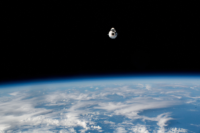 The SpaceX CRS-27 cargo craft carried IAEA and FAO seeds from the International Space Station to Earth and made a parachute-assisted splashdown off the coast of Florida, CA, USA. Photo: NASA