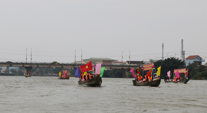 Mở hướng du lịch trên sông Kiến Giang gắn với phát triển nuôi trồng thủy sản cũng là lợi thế của vùng quê Lệ Thủy. Ảnh: Tâm Phùng.