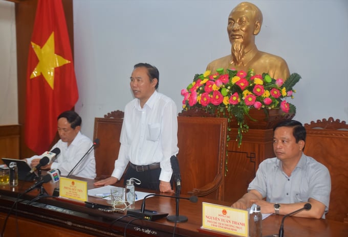 Thứ trưởng Bộ NN-PTNT Phùng Đức Tiến phát biểu tại buổi làm việc với Bình Định về công tác chuẩn bị đón Đoàn Thanh tra của EC. Ảnh: Lê Khánh.
