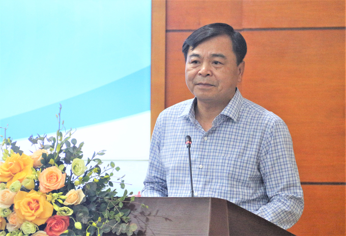 Thứ trưởng Nguyễn Hoàng Hiệp thông tin về công tác phòng, chống thiên tai và tìm kiếm cứu nạn năm 2022 tại Hội nghị. Ảnh: Phạm Hiếu.