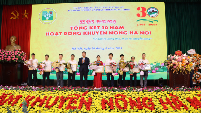 Khuyến nông Hà Nội được tặng nhiều bằng khen từ Bộ NN-PTNT và TP Hà Nội. Ảnh: Dương Đình Tường.