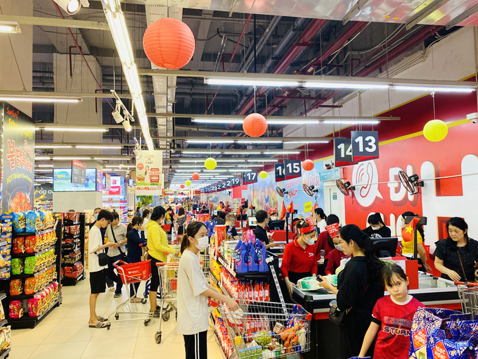 WinMart/WinMart+ giảm giá đến 50% để kích cầu tiêu dùng trong dịp lễ 30/4 - 1/5.